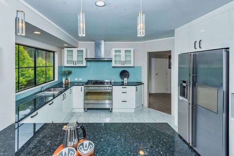 Photo of property in 11 Raphael Place, West Harbour, Auckland, 0618