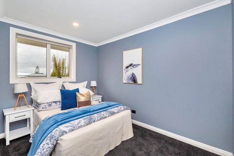 Photo of property in 52 Roberts Road, Te Atatu South, Auckland, 0610