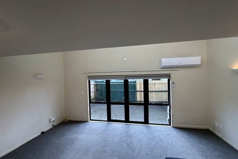 Photo of property in 4/89 Portage Road, New Lynn, Auckland, 0600