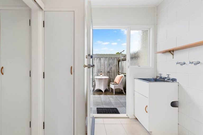 Photo of property in 2/7 Jern Place, Eastern Beach, Auckland, 2012