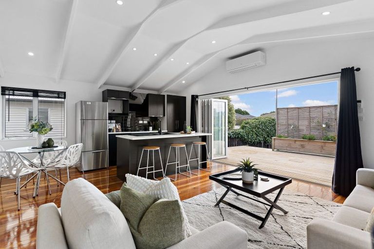 Photo of property in 1/6 Mcleod Road, Weymouth, Auckland, 2103