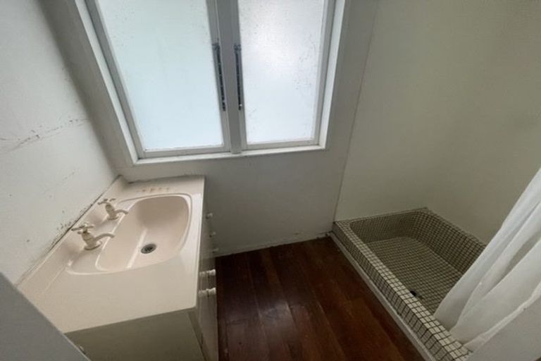 Photo of property in 2 Donovan Avenue, Massey, Auckland, 0614