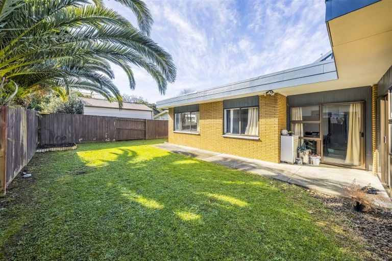 Photo of property in 2/1 Peguero Place, Totara Heights, Auckland, 2105