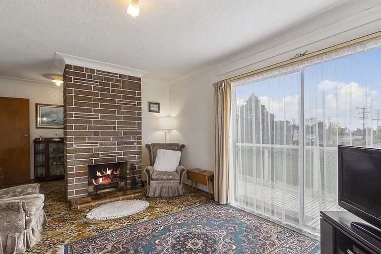 Photo of property in 9 Kelwyn Road, Kelston, Auckland, 0602