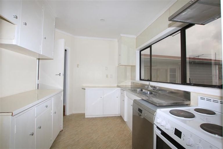 Photo of property in 1/658 Beach Road, Browns Bay, Auckland, 0630