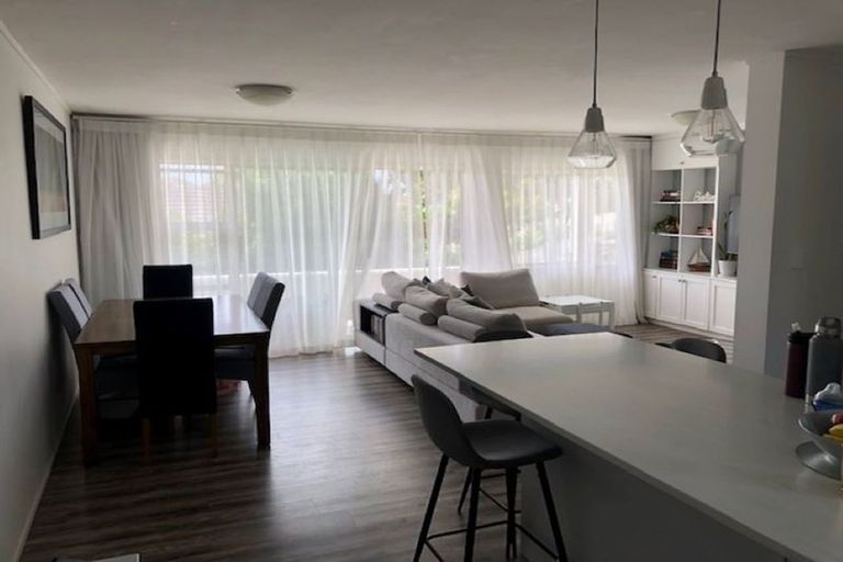 Photo of property in 1/34 Uxbridge Road, Mellons Bay, Auckland, 2014