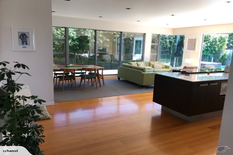 Photo of property in 10 Waterloo Road, Milford, Auckland, 0620