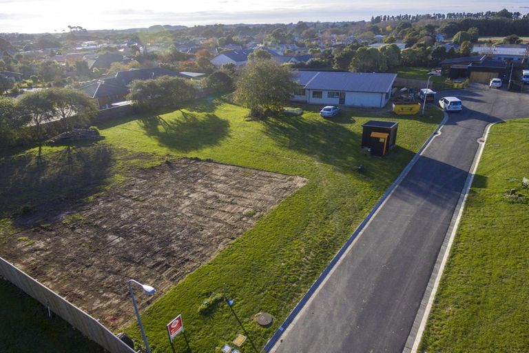 Photo of property in 20 Tararua Crescent, Otaki, 5512