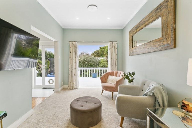 Photo of property in 159 Queens Drive, Lyall Bay, Wellington, 6022