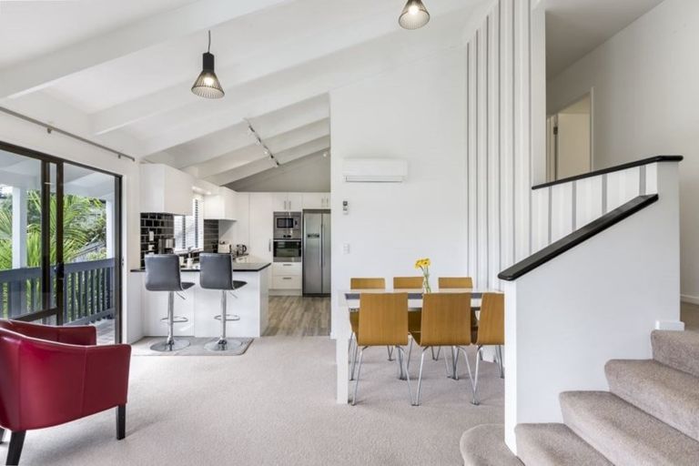 Photo of property in 2/660 Beach Road, Browns Bay, Auckland, 0630