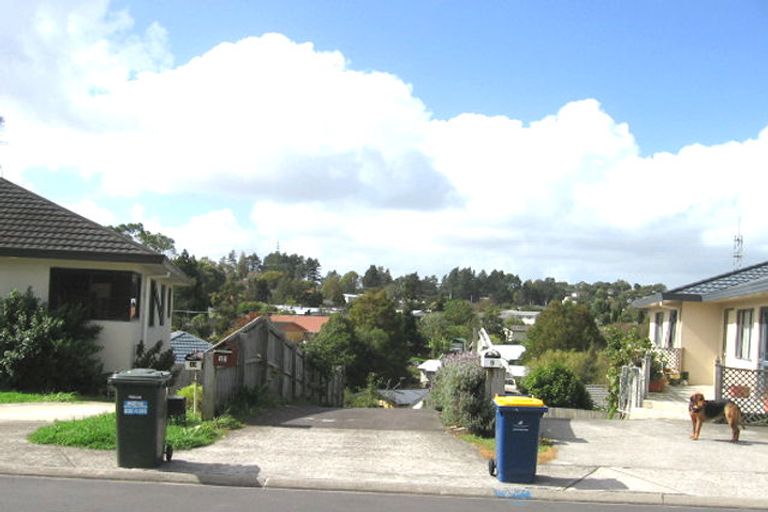 Photo of property in 11 Zefiro Drive, Massey, Auckland, 0614