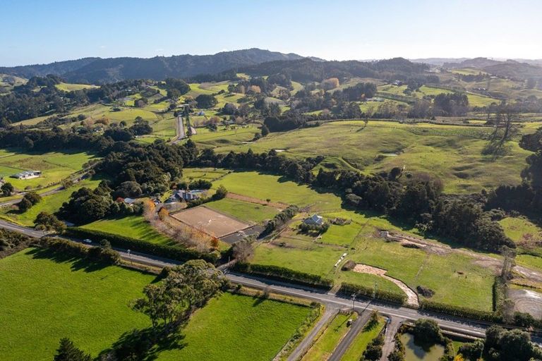 Photo of property in 417 Waitoki Road, Waitoki, Silverdale, 0994