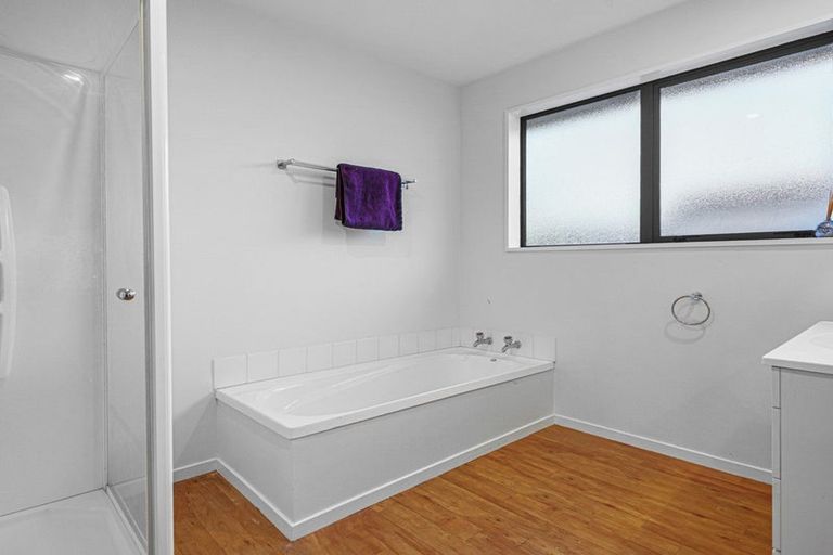 Photo of property in 1 Lowe Place, Rangiora, 7400