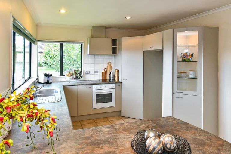 Photo of property in 24 Greig Place, Pukekohe, 2120