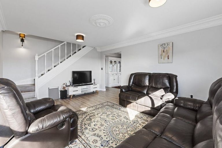 Photo of property in 2/8 Leven Lane, Totara Heights, Auckland, 2105