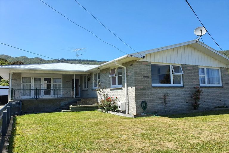 Photo of property in 12 Rimu Street, Naenae, Lower Hutt, 5011