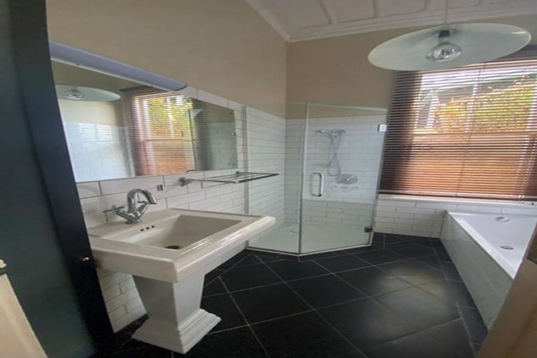 Photo of property in 16 Sealy Road, Bluff Hill, Napier, 4110