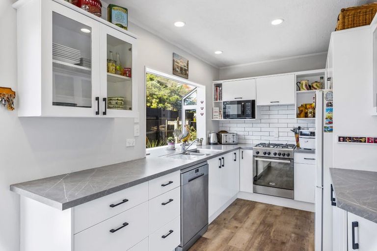 Photo of property in 13 Rangiatea Street, Paraparaumu Beach, Paraparaumu, 5032