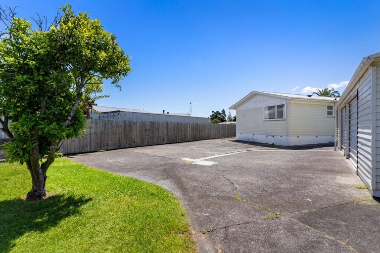 Photo of property in 22 President Avenue, Papakura, 2110