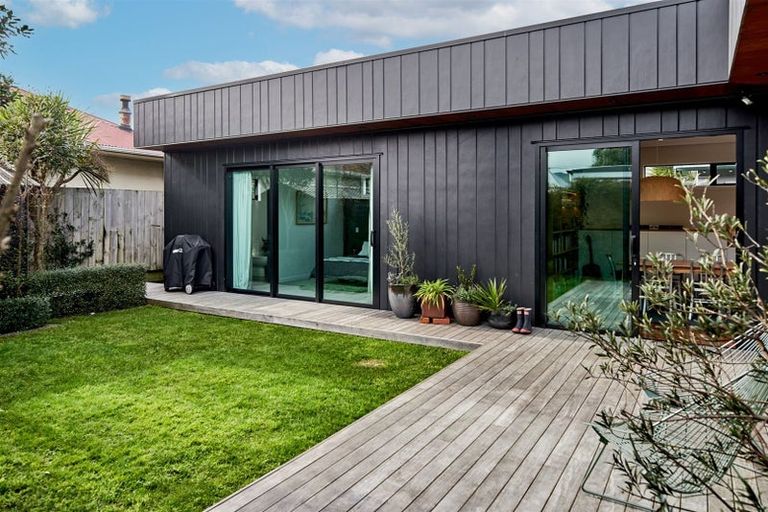 Photo of property in 39 Adelaide Street, Petone, Lower Hutt, 5012