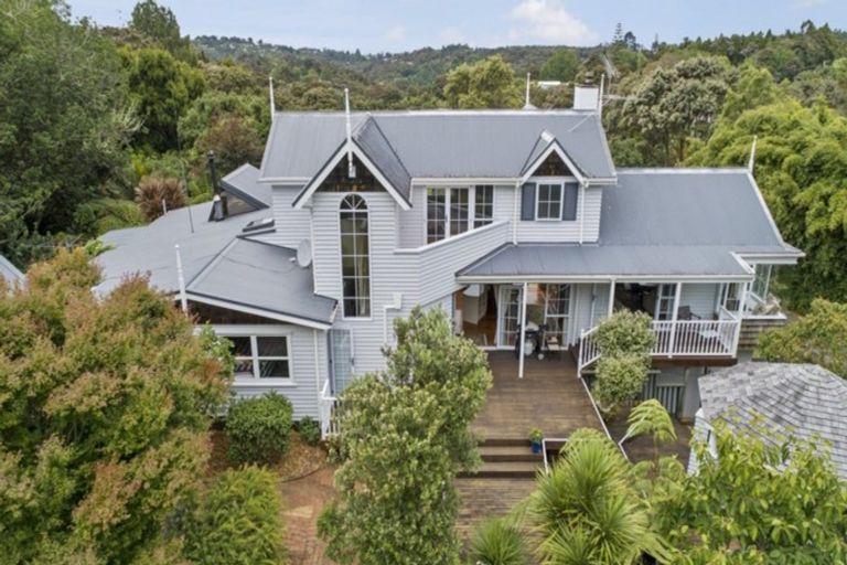 Photo of property in 207 Woodlands Park Road, Titirangi, Auckland, 0604