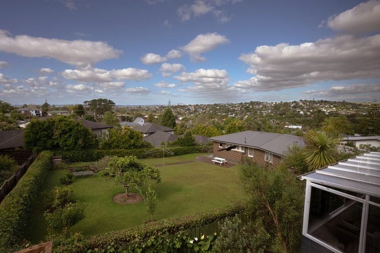 Photo of property in 2/15b Nandana Drive, Glen Eden, Auckland, 0602