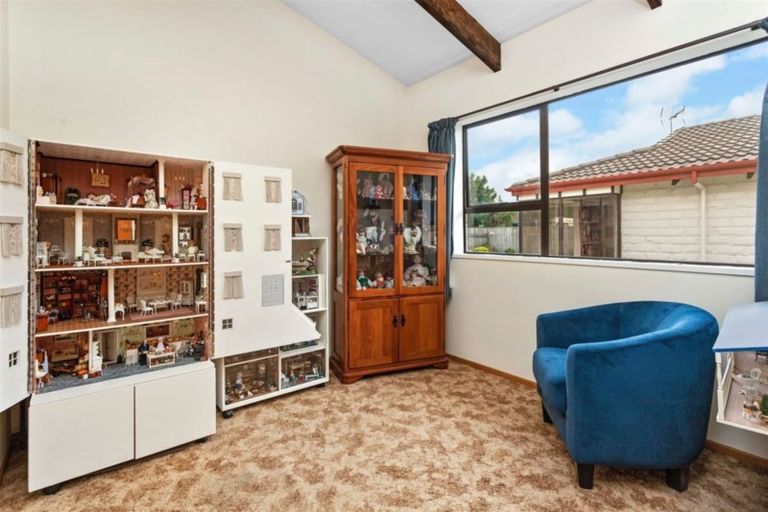 Photo of property in 2/92c Englefield Road, Northwood, Christchurch, 8051