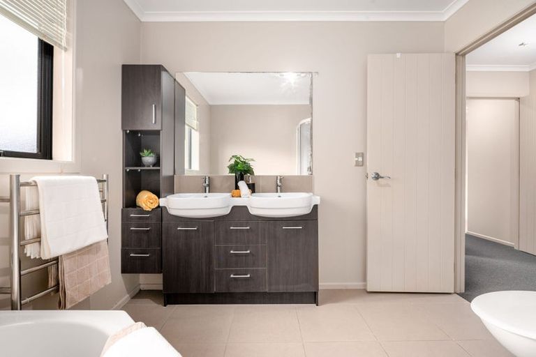 Photo of property in 102 Barrington Drive, Huntington, Hamilton, 3210