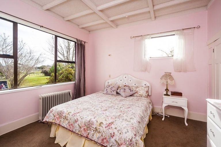 Photo of property in 190 Boord Crescent, Kumeu, 0891