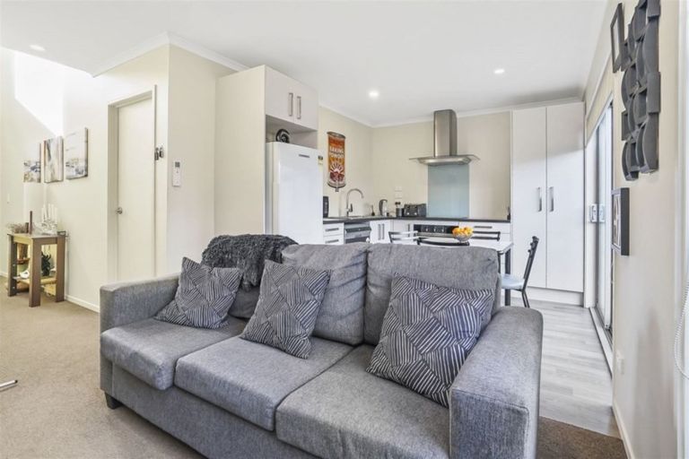 Photo of property in 2/215 Massey Street, Frankton, Hamilton, 3204