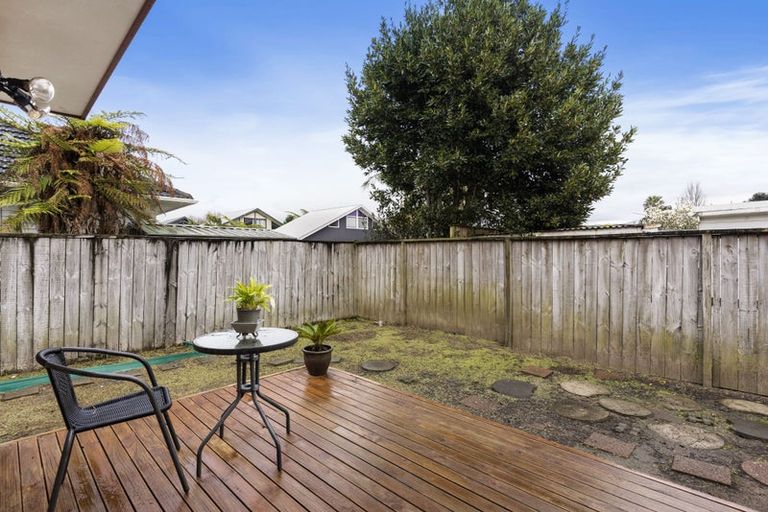 Photo of property in 19c Beach Road, Te Atatu Peninsula, Auckland, 0610