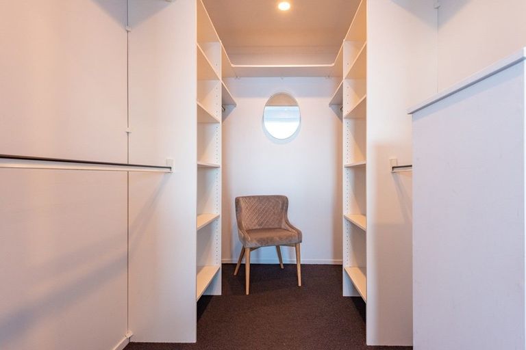 Photo of property in 38 Dress Circle, Newlands, Wellington, 6037