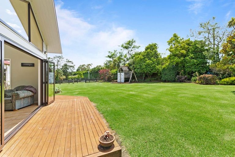 Photo of property in 132 Motu Road, Kumeu, 0891