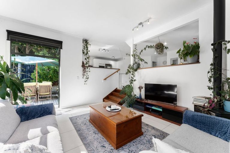 Photo of property in 12b Kimberly Grove, Greenhithe, Auckland, 0632