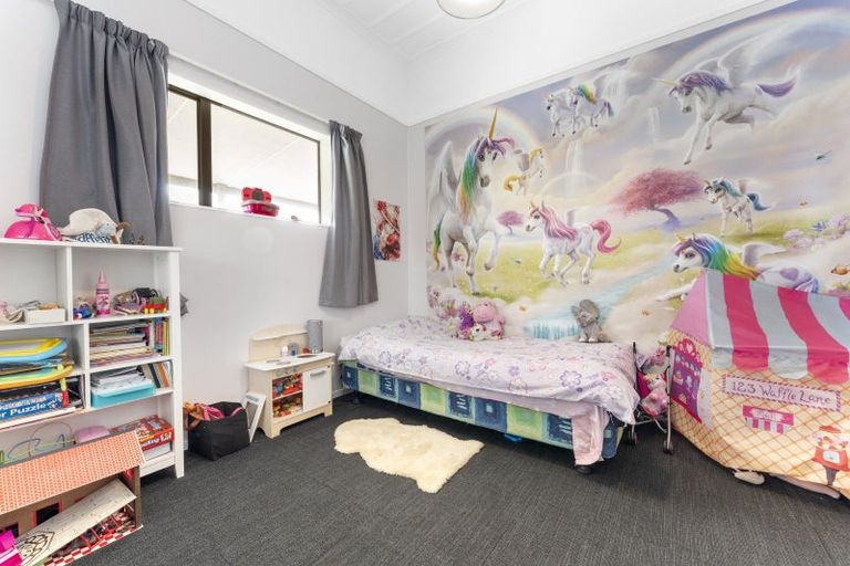 Photo of property in 15 Station Street, Woodville, 4920