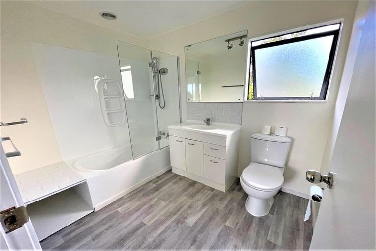 Photo of property in 13 Benchmark Drive, Massey, Auckland, 0614