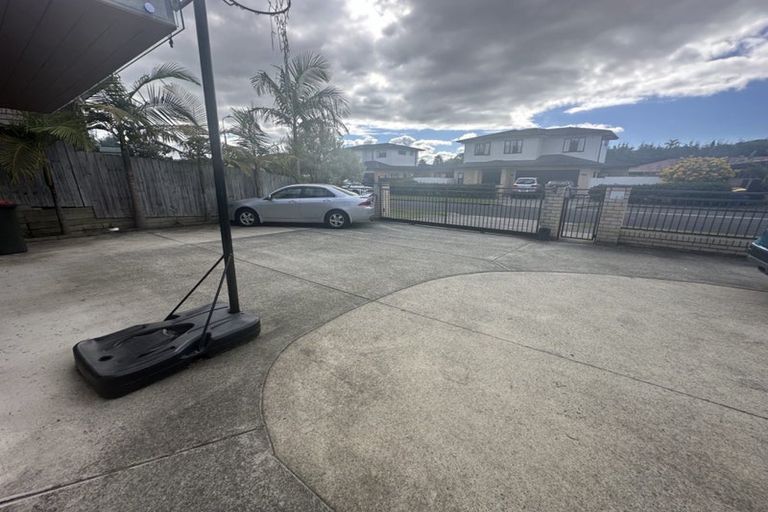 Photo of property in 26 Midhurst Avenue, Henderson, Auckland, 0612