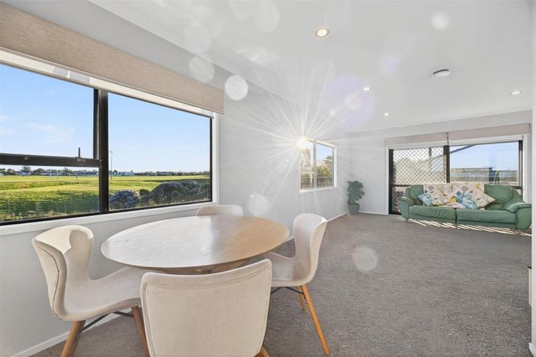 Photo of property in 70 De Quincey Terrace, Highland Park, Auckland, 2010