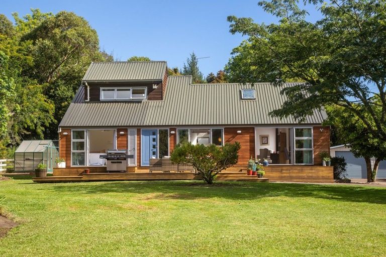 Photo of property in 1083 Kahikatea Flat Road, Waitoki, Kaukapakapa, 0871