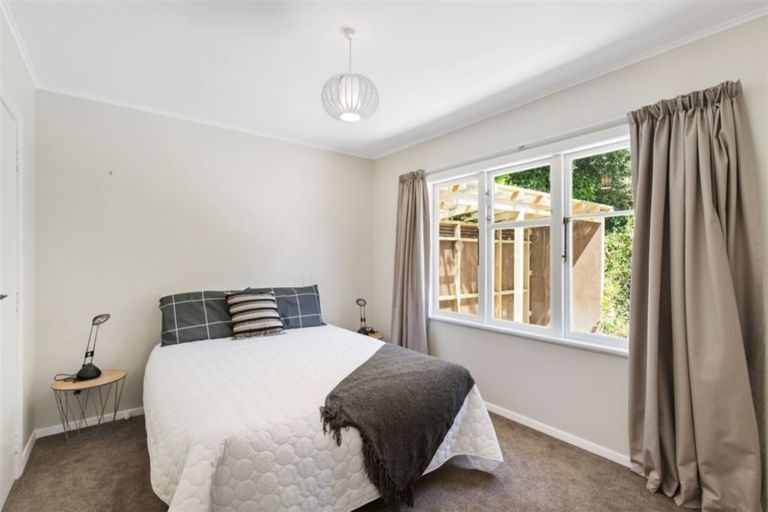 Photo of property in 73 Bassett Road, Johnsonville, Wellington, 6037