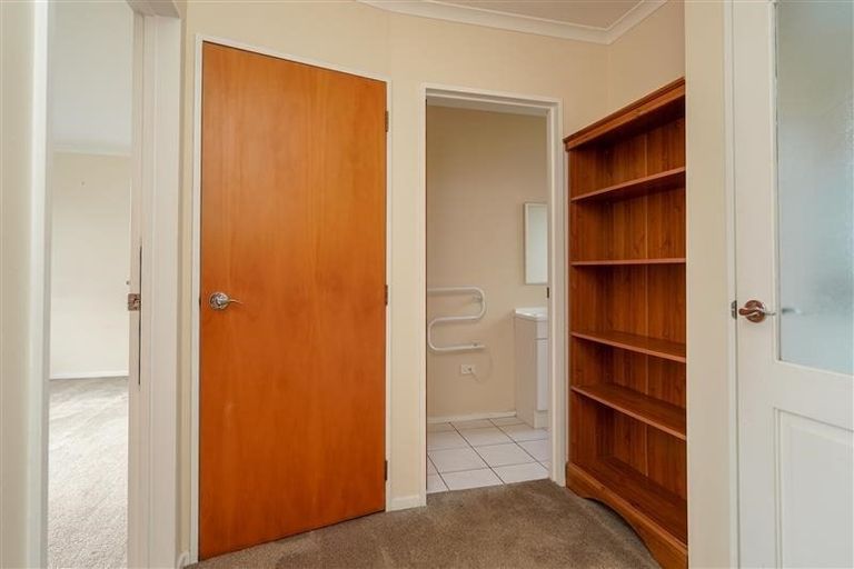 Photo of property in 1/1 Moana Avenue, Bayswater, Auckland, 0622