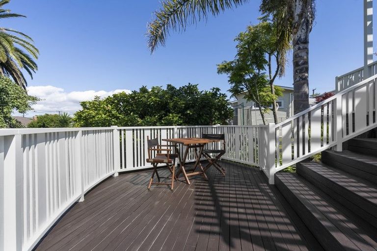 Photo of property in 52 Westmere Crescent, Westmere, Auckland, 1022