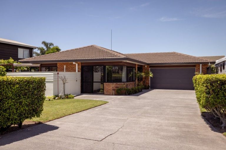 Photo of property in 16 Pacific View Road, Papamoa Beach, Papamoa, 3118