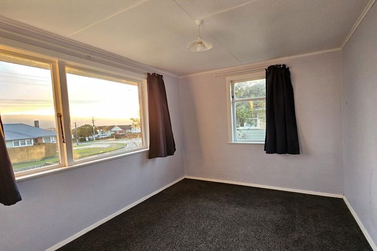 Photo of property in 3 Aberfeldy Street, Cannons Creek, Porirua, 5024