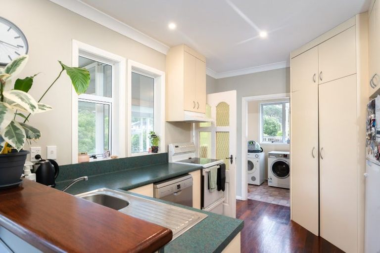 Photo of property in 9 Franklyn Road, Tawa, Wellington, 5028