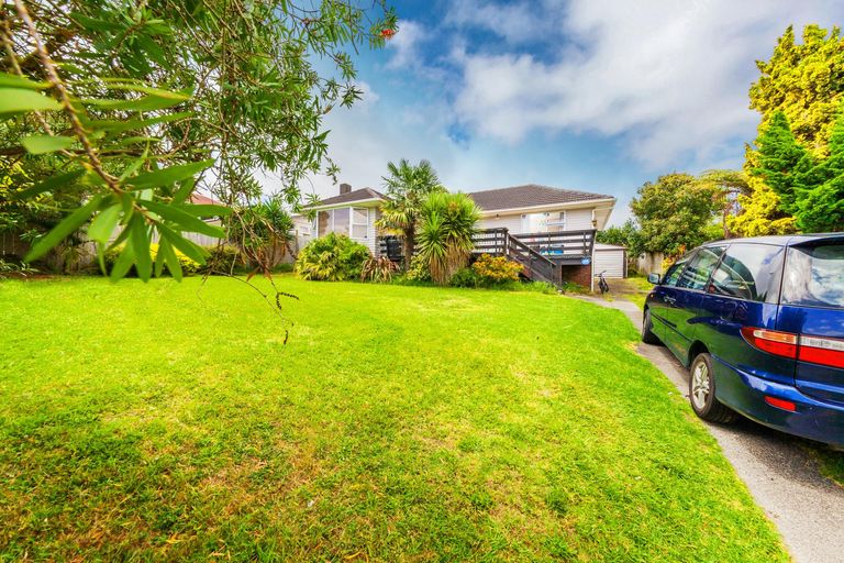 Photo of property in 3 Kaikoura Street, Henderson, Auckland, 0612