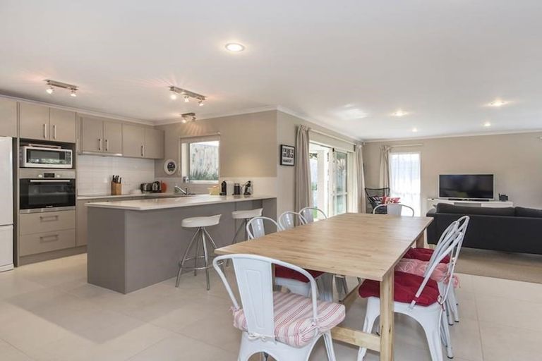 Photo of property in 13a Poto Street, Te Atatu South, Auckland, 0610