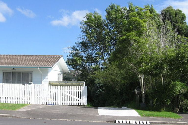 Photo of property in 2/10 Jarrah Place, Massey, Auckland, 0614