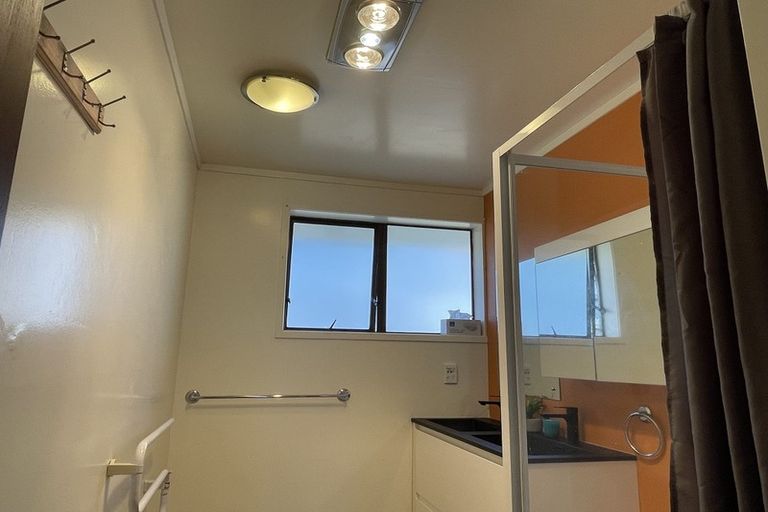 Photo of property in 1/16a Camrose Place, Glenfield, Auckland, 0629