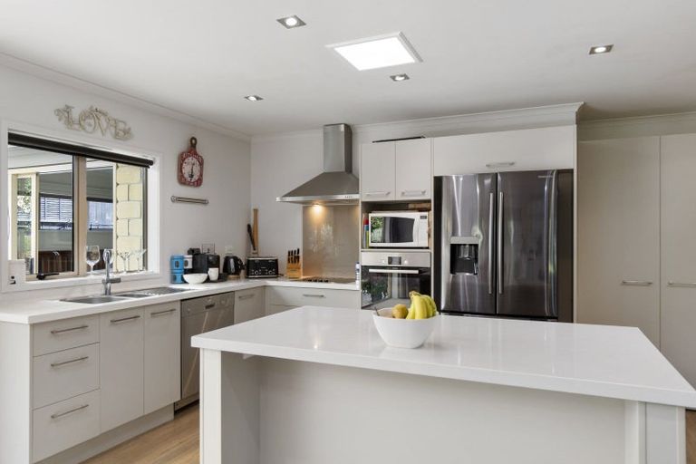 Photo of property in 45 Ballintoy Park Drive, Welcome Bay, Tauranga, 3175